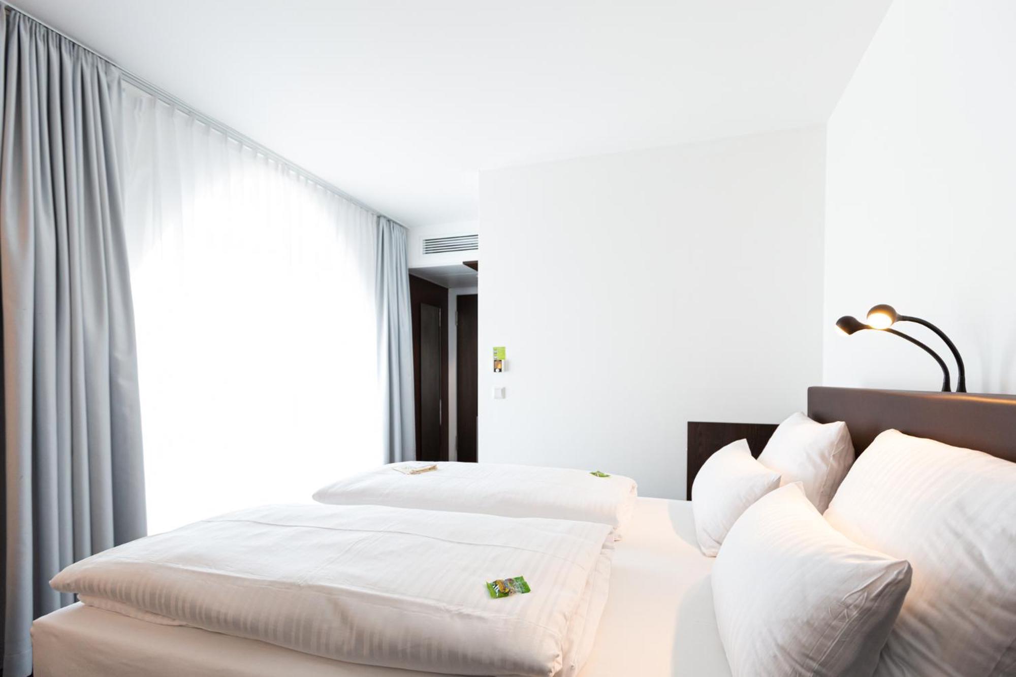Tobbaccon Hotel Бенсхайм Экстерьер фото